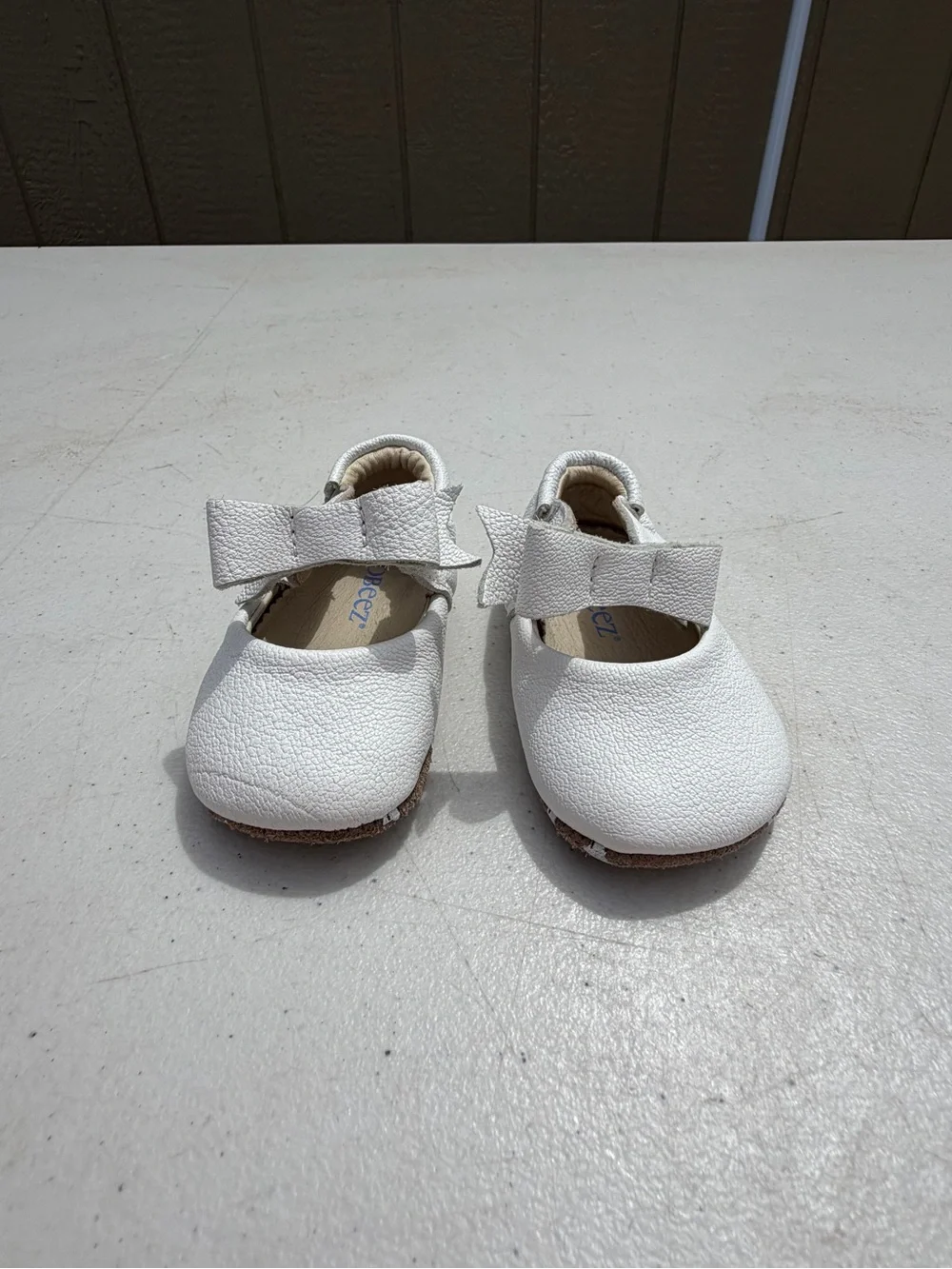 Robeez White Baby Mary Jane Bow Shoes